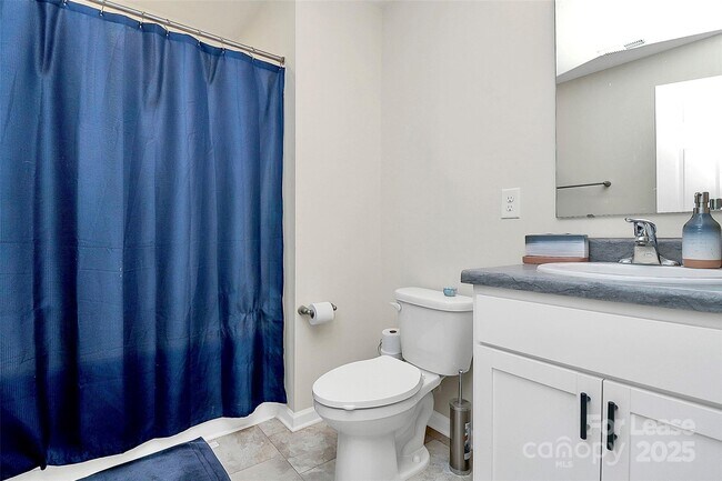 Building Photo - 409 Kickapoo Ave