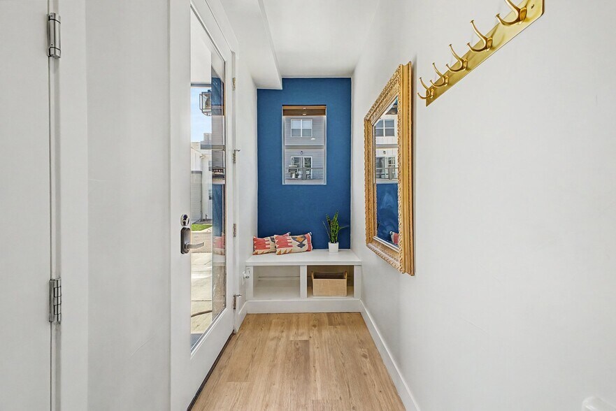 Building Photo - 3437 W 63rd Pl