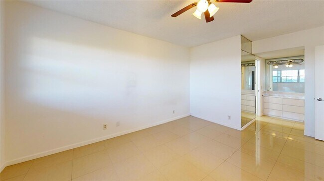Building Photo - 3080 N Course Dr