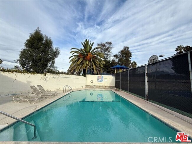 Building Photo - 10740 National Blvd