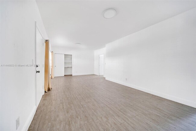 Building Photo - 7845 NE Bayshore Ct