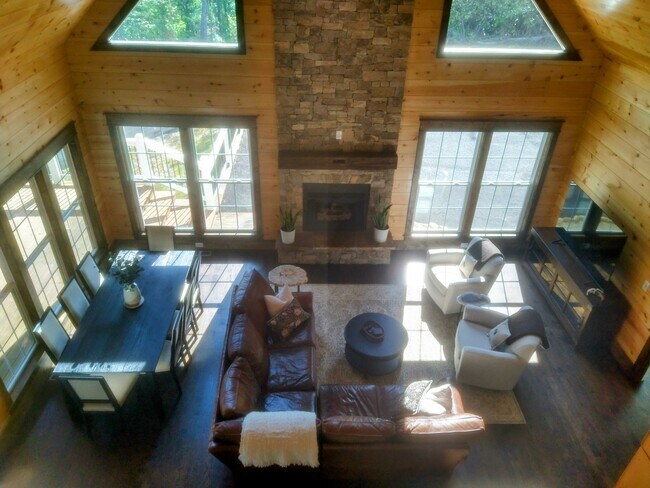 Building Photo - 63 Redwood Ln