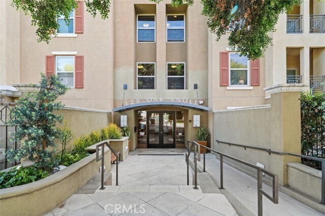 Primary Photo - 128 N Oak Knoll Ave