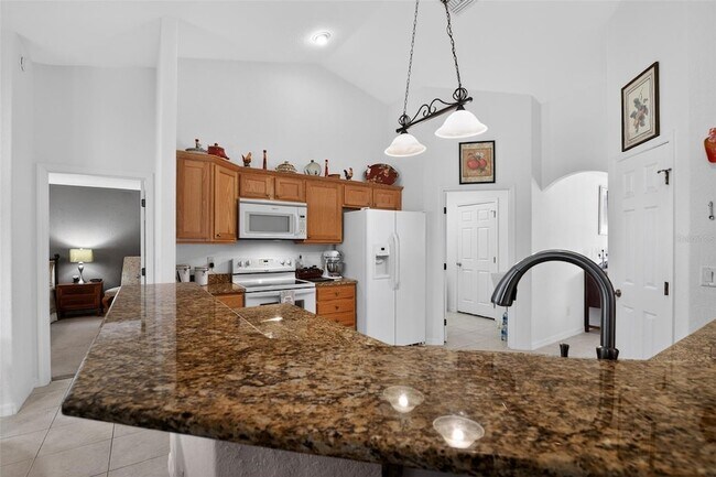 Building Photo - 208 Marion Oaks Trail