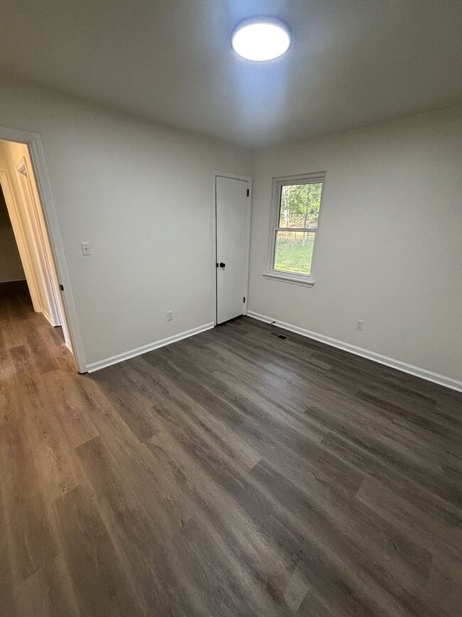 Building Photo - Fully Remodeled 3 Bed 2 bath