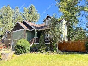 Building Photo - 4 BR Home in SE Bend with Canal Trail Access, Fenced Yard & Greenhouse