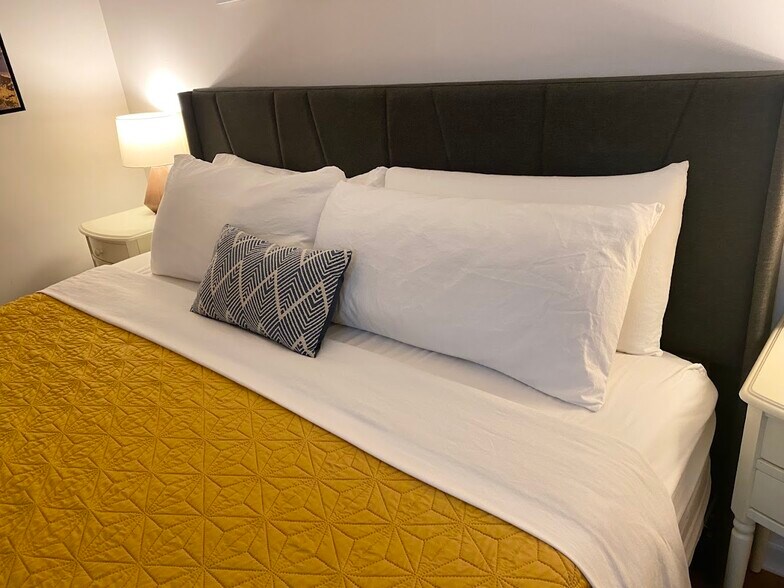 100% cottons sheets. - 173 State St