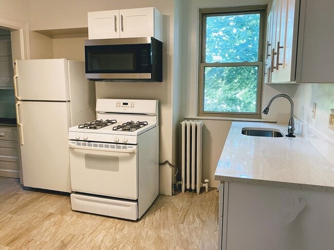 Building Photo - 5542 Fair Oaks St