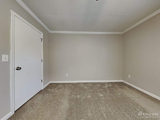 Building Photo - 8080 Sumit Creek Dr NW