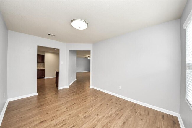Building Photo - 9914 Swallow Dr