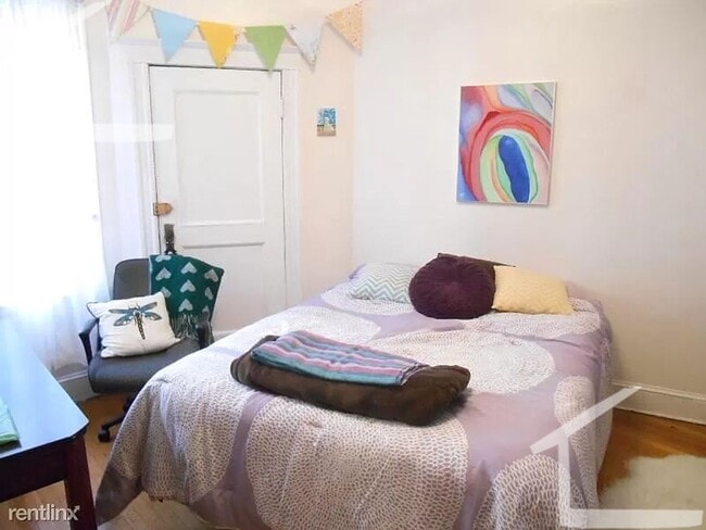 Building Photo - No Brokers Fee, Large Apartment in brighton, Heat, Hot Water Included, Eat-in Kitchen, Porch, Par...