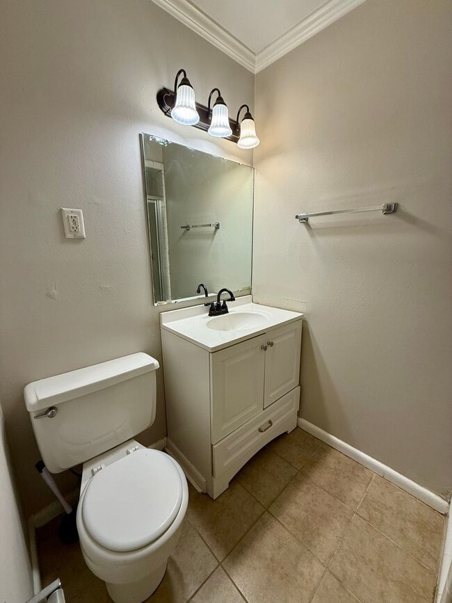 Building Photo - 6604 Granada Dr