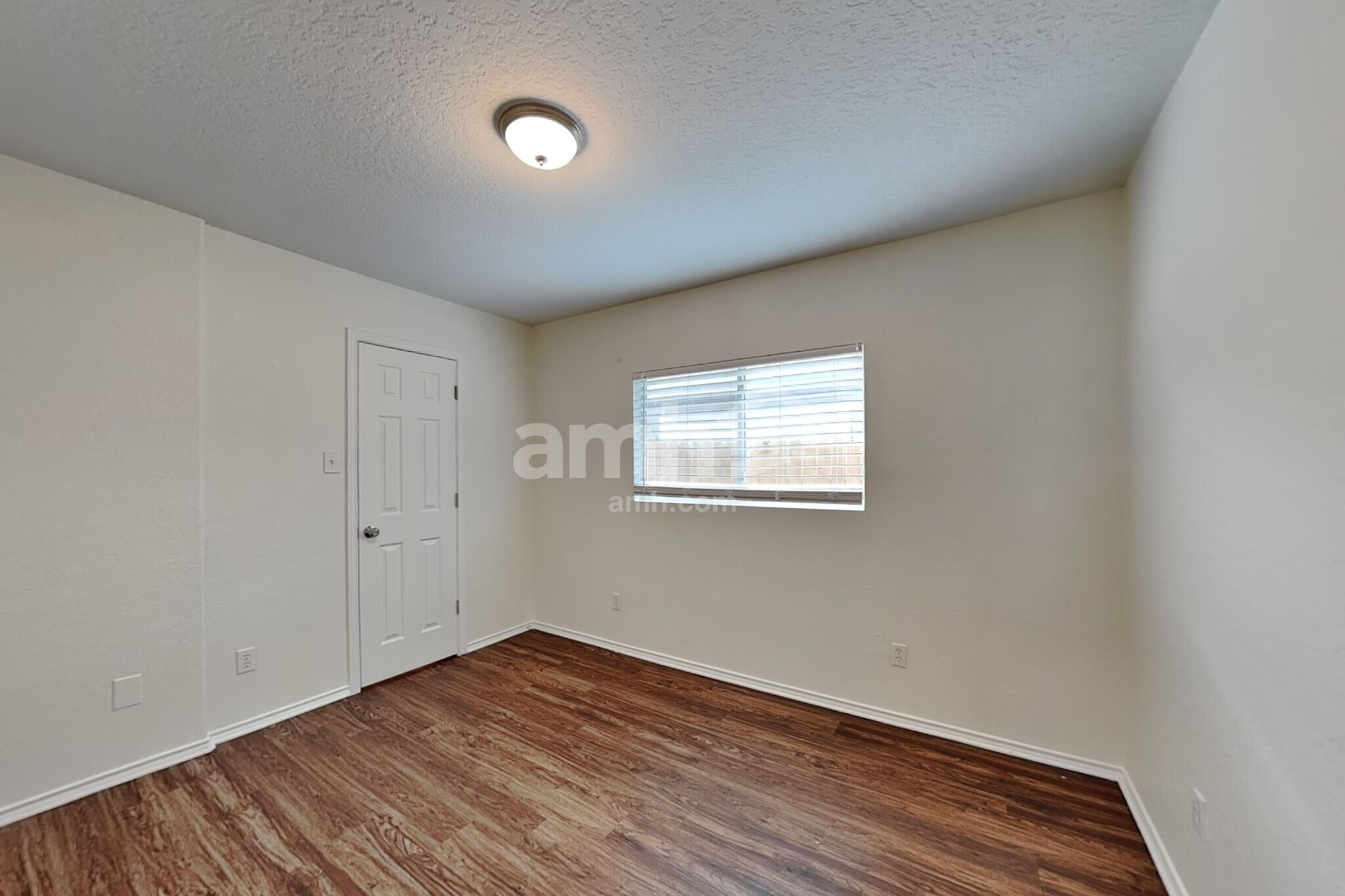 Building Photo - 9210 Laguna Falls