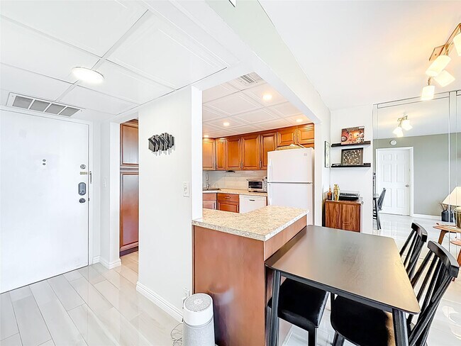 Building Photo - 2741 Taft St