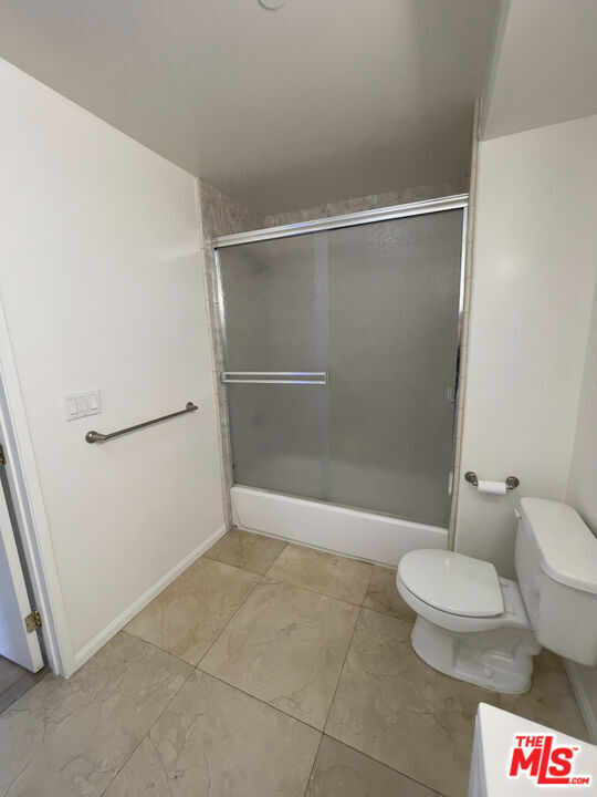 Building Photo - 15939 Victory Blvd