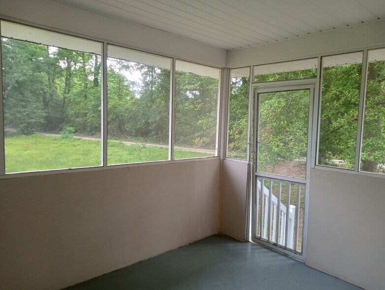 Building Photo - 244 Parker Dr