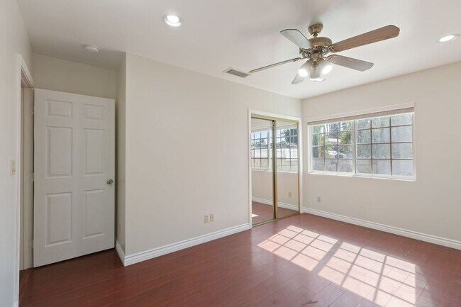 Building Photo - 15424 Mayall St