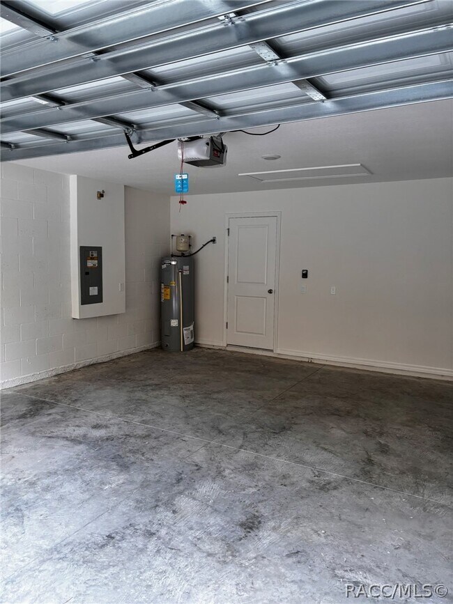 Building Photo - 2845 W Gardenia Dr