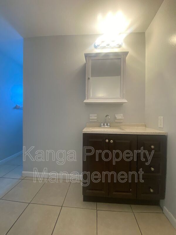 Building Photo - 3206 Louisiana Ave