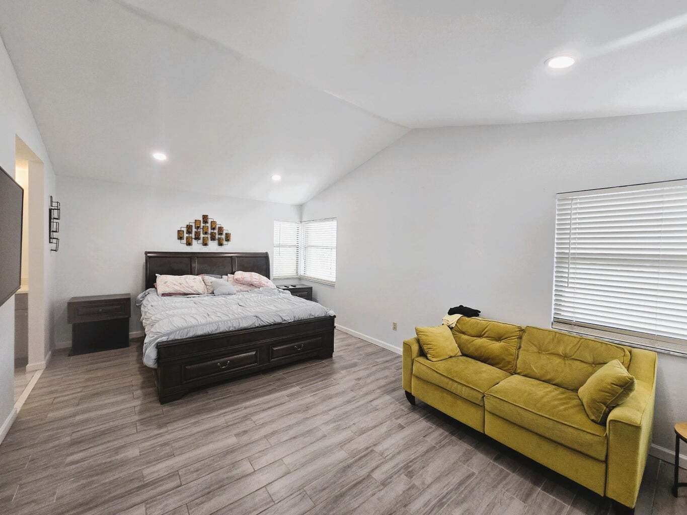 Building Photo - 5885 Northpointe Ln