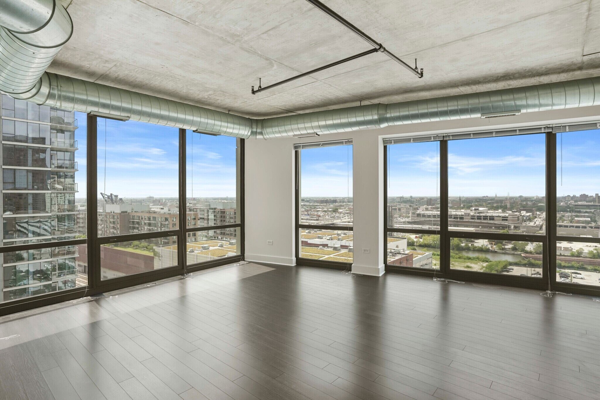 Building Photo - 879 S Clark St