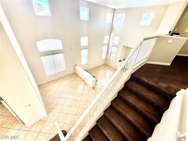 Building Photo - 3245 Ridgecliff St