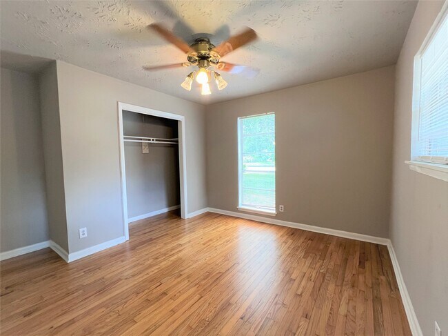 Building Photo - 1518 Johanna Dr