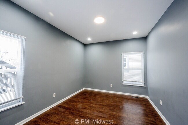 Building Photo - 3159 E Washington St