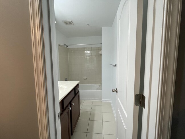 Building Photo - 400 Ava Way NE