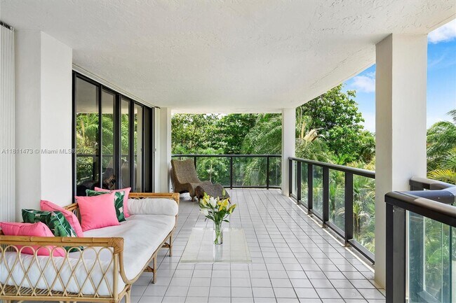 Building Photo - 2575 S Bayshore Dr