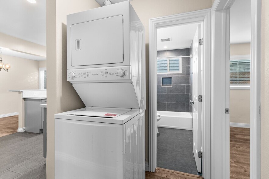 Building Photo - 1831 Lime Ave