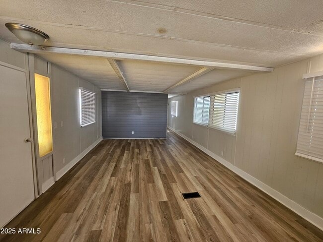 Building Photo - 1113 W Corinthian Cir