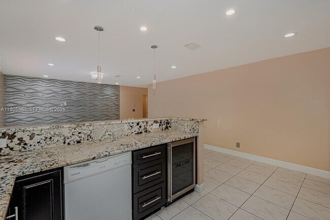 Building Photo - 401 SW 76th Terrace