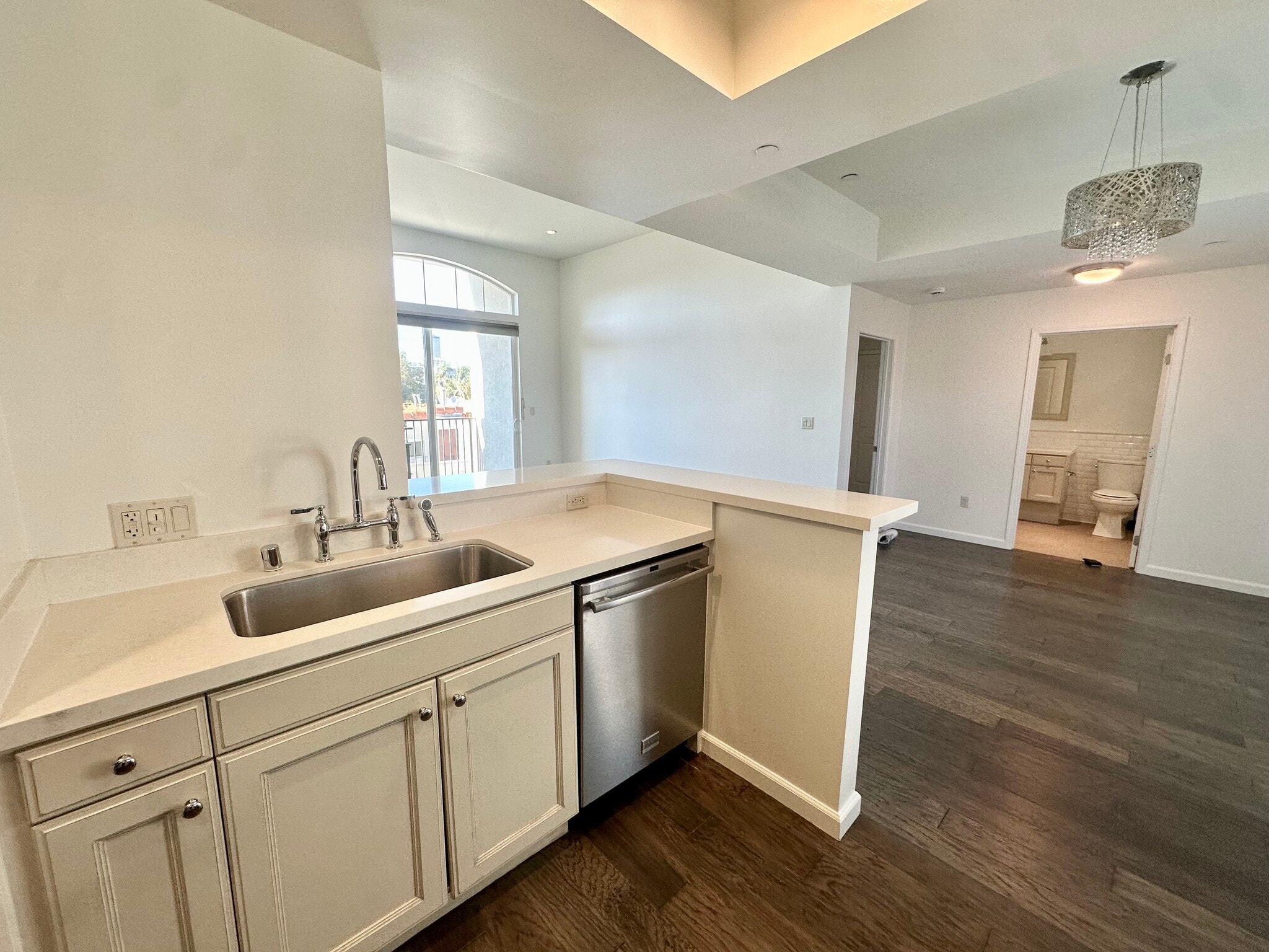 Building Photo - 1625 Granville Ave