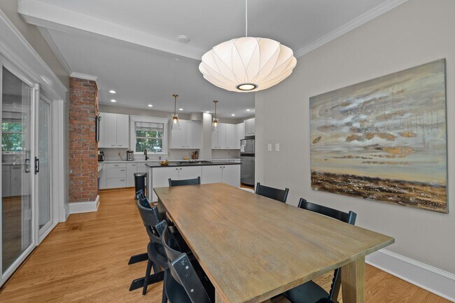 Building Photo - Stunning Historic 4-bedroom home in Trinit...