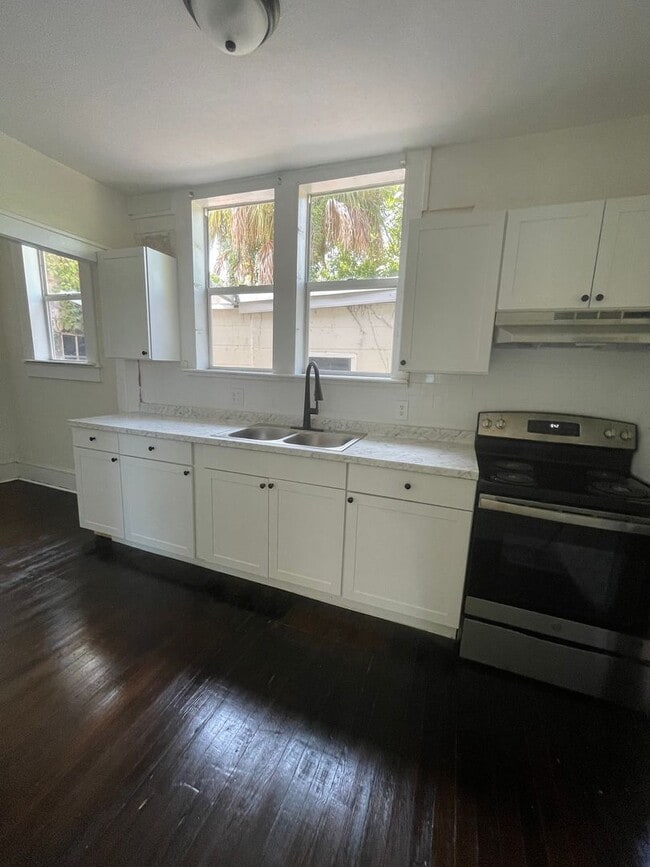 Building Photo - 2 Bed 1 Bath Home | Pet Friendly | Washer ...