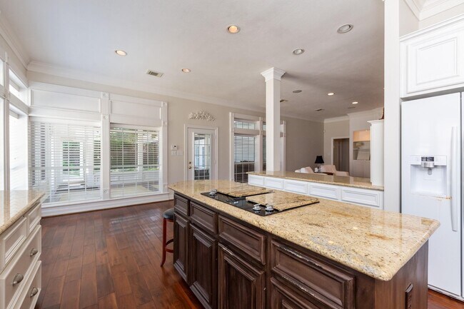 Building Photo - 4915 Keneshaw St