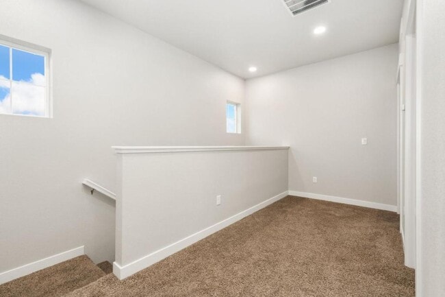 Building Photo - 4190 S Park Dr