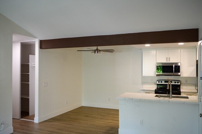 Building Photo - 3535 Banbury Dr