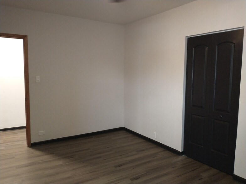 Building Photo - 2516 W Pratt Blvd