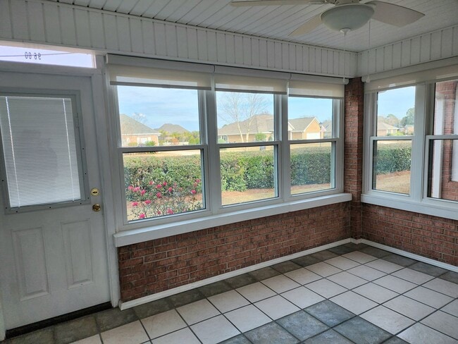 Building Photo - 2/2 Home in Lakeview Villas!