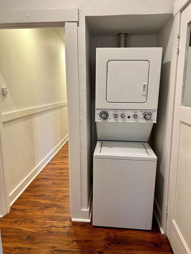 Building Photo - N San Pedro