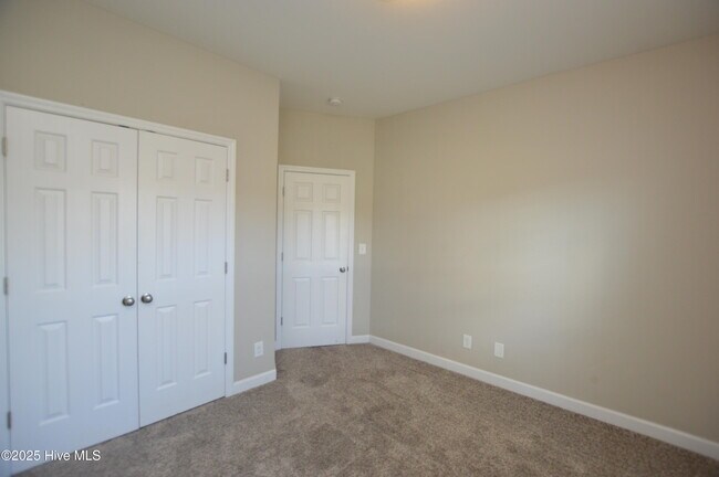 Building Photo - 222 Lakeside Dr