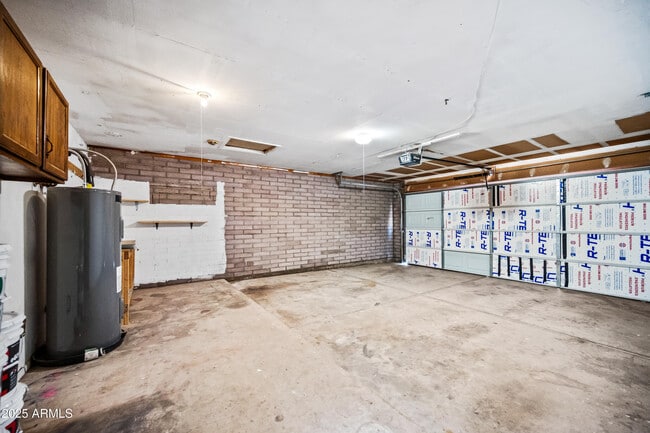 Building Photo - 2211 N Bullmoose Dr