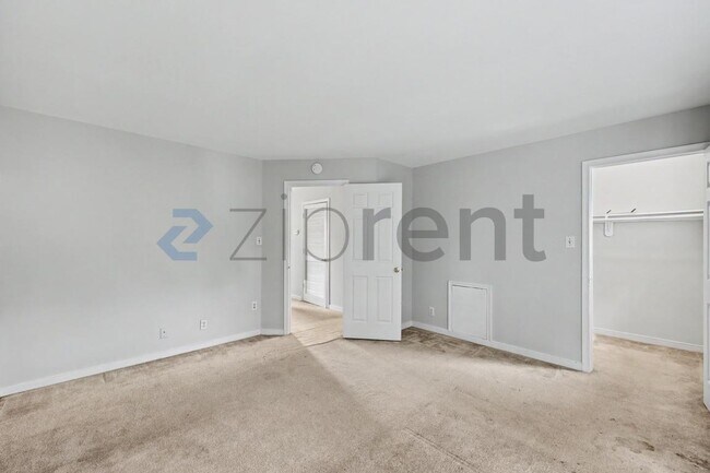 Building Photo - Unit