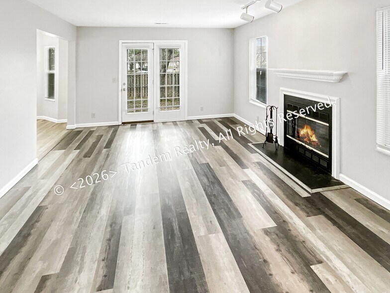 Building Photo - 512 Selsey Ct S