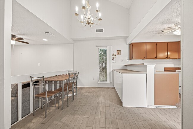 Building Photo - 13040 Greenway Chase Ct