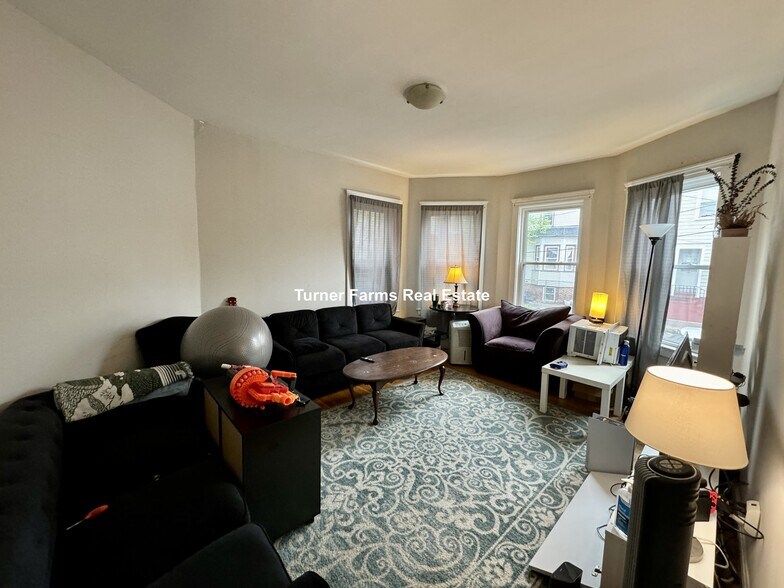 Building Photo - 374 Prospect St