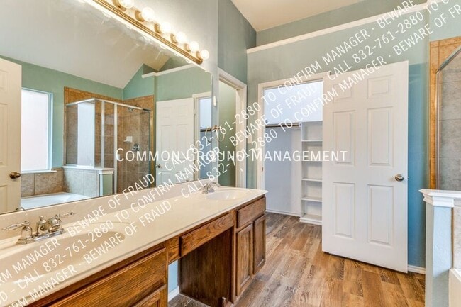 Building Photo - 815 Hickory St