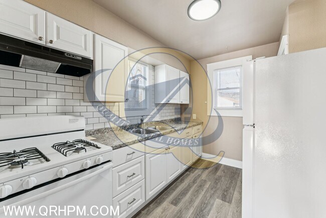 Building Photo - 1349 James St